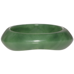 Bracelet jonc rigide en plastique de couleur vert.