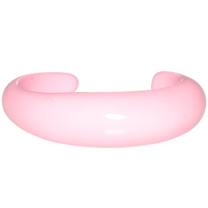 Bracelet jonc rigide ouvert en plastique de couleur rose.