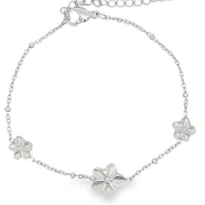 Sublime bracelet chaîne en acier argenté, une touche de délicatesse pour sublimer votre poignet. Orné de motifs floraux, ce bijou apportera une note raffinée à toutes vos tenues, du quotidien aux événements spéciaux. Un accessoire intemporel et élégant, parfait pour compléter votre collection de bijoux. Fermoir mousqueton avec 3 cm de rallonge.