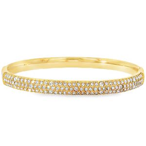 Sublime bracelet jonc en acier doré, illuminé par une myriade de cristaux ronds sertis cabochon. Une pièce d'une brillance discrète, idéale pour ajouter une touche d'éclat raffinée à toute tenue. Son design épuré et élégant en fait un accessoire intemporel et facile à porter au quotidien.