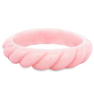 Ce bracelet jonc exquis, façonné à partir d'un matériau non métallique, arbore une teinte rose pourpre ravissante. La couleur rose claire apporte une douceur et une élégance indéniables. Un accessoire de mode unique qui sublimera votre poignet avec délicatesse.