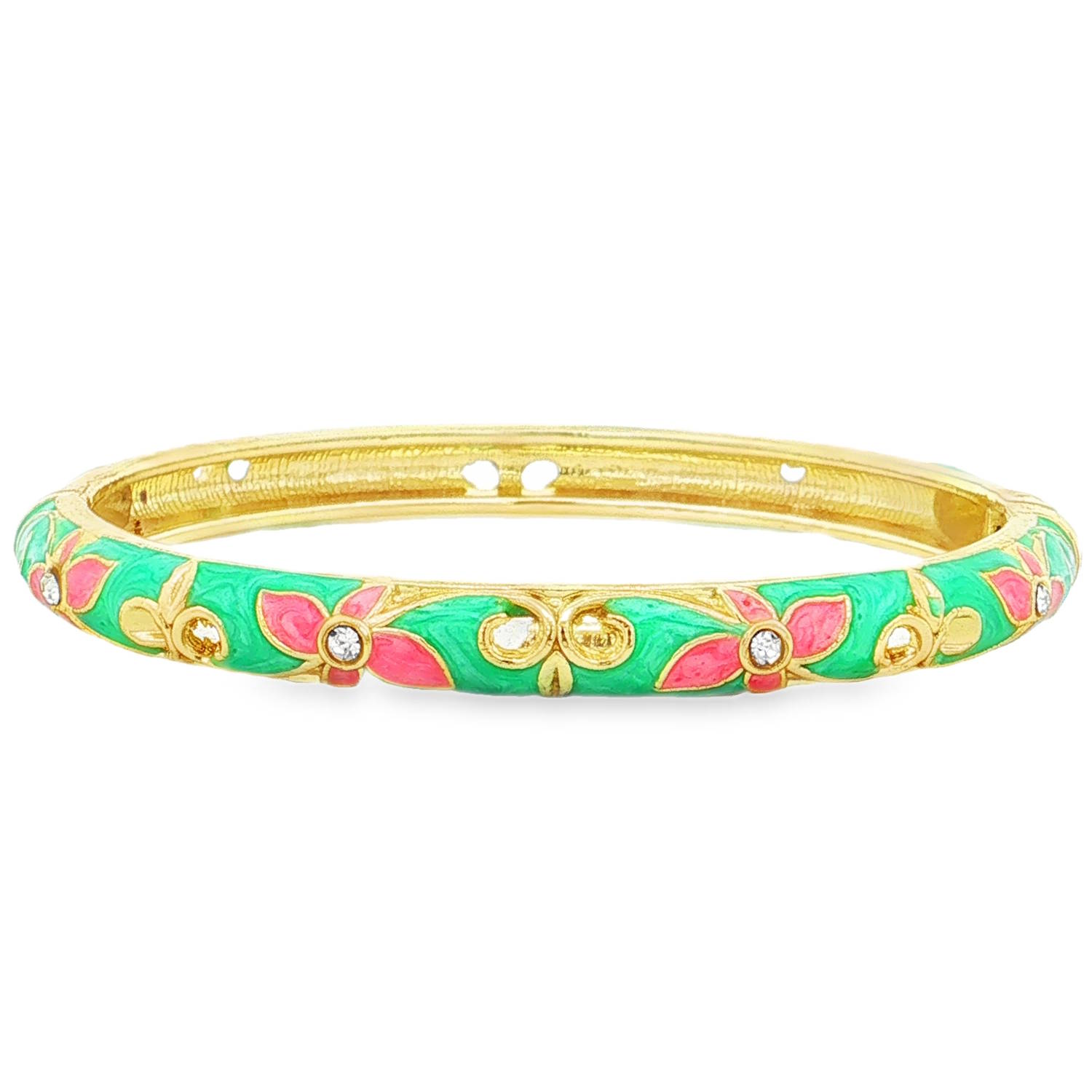 Ce magnifique bracelet jonc rigide allie le charme du style bohème et l'élégance de détails minutieux. Conçu en métal doré brillant, il se distingue par son travail d'émaillage coloré et ses touches scintillantes.<br/>Le corps du jonc est habillé d'un émail vert menthe vibrant, rehaussé de délicats motifs floraux de couleur rose corail et de volutes dorées gravées en relief.<br/>Le cœur de chaque fleur, ainsi que le motif central, sont incrustés de petits cristaux ou strass transparents qui capturent la lumière à chaque mouvement. Jonc Strass Adolescent Adulte Eté Femme Fille Fleurs Nature Printemps Ce magnifique bracelet jonc rigide allie le charme du style bohème et l'élégance de détails minutieux. Conçu en métal doré brillant, il se distingue par son travail d'émaillage coloré et ses touches scintillantes.<br/>Le corps du jonc est habillé d'un émail vert menthe vibrant, rehaussé de délicats motifs floraux de couleur rose corail et de volutes dorées gravées en relief.<br/>Le cœur de chaque fleur, ainsi que le motif central, sont incrustés de petits cristaux ou strass transparents qui capturent la lumière à chaque mouvement. Jonc Strass Adolescent Adulte Eté Femme Fille Fleurs Nature Printemps