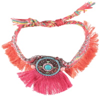 Bracelet brésilien en textile de couleur et orné de chaines en métal argenté avec franges en textile de couleur et une pièce de métal argenté aux motifs ajourés sertie de cristaux roses et perles en émail.