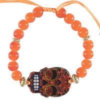 Bracelet fantaisie composé d'un cordon en textile avec perles de couleurs et une tête de mort avec dessins en émail de couleur.