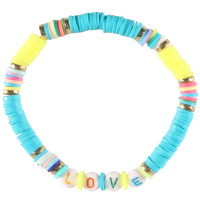Bracelet fantaisie élastique composé de perles cylindriques heishi en résine synthétique et caoutchouc multicolore, ainsi que des perles rondes avec des lettres pour faire le mot LOVE.