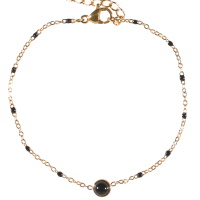 Bracelet composé d'une chaîne en acier doré, de perles en émail de couleur noire et d'une véritable pierre d'agate noire sertie clos de forme ronde. Fermoir mousqueton avec 3 cm de rallonge.
