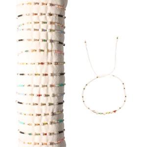 Bracelet fantaisie composé d'un cordon en textile de couleur et de perles Miyuki multicolores. 10 coloris différents. Vendu à l'unité. Votre préférence en commentaire.