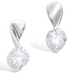 Boucles d'oreilles en argent 925/000 rhodié tenant un oxyde de zirconium blanc.