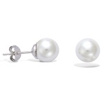 Boucles d'oreilles en argent 925/000 rhodié surmontées de perles synthétiques blanches.