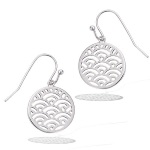 Boucles d'oreilles pendantes motif japonais ajouré en argent 925/000 rhodié.