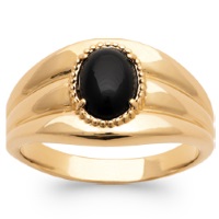 Bague en plaqué or 18 carats surmontée d'une véritable pierre d'agate noire sertie 4 griffes de forme ovale. L'agate représente l'équilibre et l'harmonie. Elle est symbole de force et de soutien dans les moments difficiles en recentrant les énergies. Pierre d'ancrage à la terre, elle aide à disperser les énergies négatives et confère stabilité et confiance de soi.