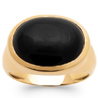 Bague en plaqué or 18 carats surmontée d'une véritable pierre d'agate noire sertie clos de forme ovale. L'agate représente l'équilibre et l'harmonie. Elle est symbole de force et de soutien dans les moments difficiles en recentrant les énergies. Pierre d'ancrage à la terre, elle aide à disperser les énergies négatives et confère stabilité et confiance de soi.