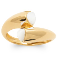 Bague difforme en plaqué or jaune 18 carats finissant par du nacre véritable.