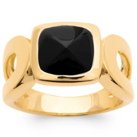 Bague au motif ajouré en plaqué or jaune 18 carats surmontée d'une véritable pierre d'agate noire sertie clos de forme pyramidale. L'agate représente l'équilibre et l'harmonie. Elle est symbole de force et de soutien dans les moments difficiles en recentrant les énergies. Pierre d'ancrage à la terre, elle aide à disperser les énergies négatives et confère stabilité et confiance de soi.