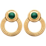 Boucles d'oreilles pendantes cercles en plaqué or et pierres de malachite.