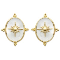 Boucles d'oreilles de forme ovale avec motif d'étoile en relief en plaqué or jaune 18 carats et pavées de nacre.