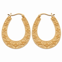 Boucles d'oreilles créoles avec motifs en plaqué or jaune 18 carats.