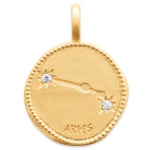 pendentif avec motif de la constellation du signe du zodiaque Bélier (Aries en latin) en plaqué or et oxydes de zirconium.