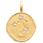 pendentif avec motif de la constellation du signe du zodiaque Balance (Libra en latin) en plaqué or et oxydes de zirconium.