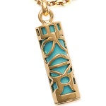 Pendentif en plaqué-or et pierre d'imitation turquoise. Tiki de Polynésie.