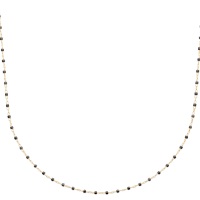 Collier en plaqué or 18 carats avec perles de miyuki de couleur noire. Fermoir mousqueton avec 3 cm de rallonge.