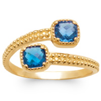 Bague ouverte en plaqué or jaune 18 carats pavée d'oxydes de zirconium blancs surmontée de deux pierres synthétiques serties clos de couleur bleue.