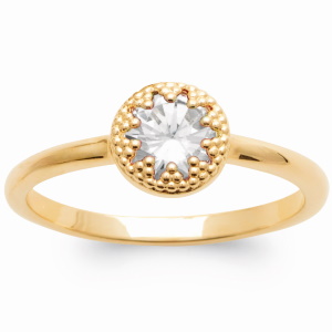 Bague en plaqué or jaune 18 carats sertie griffes d'un oxyde de zirconium blanc.