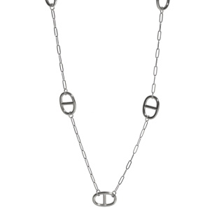 Collier sautoir composé d'une chaîne avec des grains de café en acier argenté. Fermoir mousqueton avec 3 cm de rallonge.