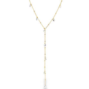 Affirmez votre féminité avec ce magnifique collier style Y, conçu pour sublimer votre décolleté avec finesse et modernité. Ce bijou délicat combine la robustesse de l'acier et l'éclat intemporel des cristaux. Une chaîne fine et perlée en acier doré qui se termine par une chute verticale élégante, créant un effet de longueur et de légèreté. Agrémenté de plusieurs pampilles en cristal transparent qui capturent la lumière à chaque mouvement. Un mousqueton sécurisé accompagné d'une chaînette d'extension, permettant d'ajuster parfaitement la taille à votre morphologie.