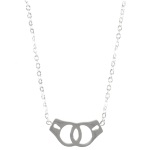 Collier avec pendentif menottes en acier argenté.