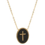 Collier avec pendentif croix en acier 316L doré et émail.