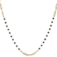 Collier composé d'une chaîne en acier doré avec perles de couleur noire et d'une chaîne en acier doré. Fermoir mousqueton avec 5 cm de rallonge.