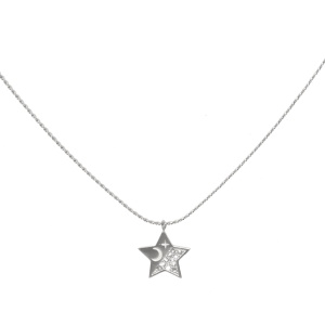 Collier composé d'une chaîne en acier argenté et d'un pendentif en forme d'étoile pavé de strass et gravé d'une étoile et d'un croissant de lune. Fermoir mousqueton avec 5 cm de rallonge.