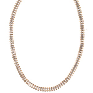 Collier composé d'une chaîne en acier doré sertie d'oxydes de zirconium blancs. Fermoir mousqueton avec 5 cm de rallonge.