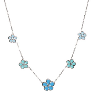 Collier composé d'une chaîne en acier argenté et de fleurs en émail de couleur bleu. Fermoir mousqueton avec 5 cm de rallonge.