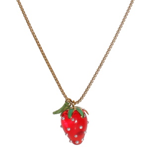 Collier composé d'une chaîne en acier doré et d'un pendentif en forme de fraise. Fermoir mousqueton avec 5 cm de rallonge.