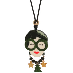 Collier sautoir fantaisie composé d'un cordon en coton ciré noir et d'un pendentif représentant une femme avec des perles rondes, des étoiles et un sapin de Noël.