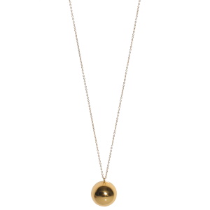 Collier bola sautoir composé d'une chaîne et d'un pendentif boule avec grelot en acier inoxydable doré. Fermoir mousqueton avec 5 cm de rallonge.