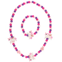 Parure pour enfant composée d'un collier et d'un bracelet élastique de perles et de licornes en bois multicolore et de perles roses.
