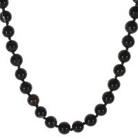 Collier composé d'un cordon de couleur noir et de perles de couleur noire.