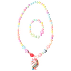 Parure fantaisie composée d'un collier élastique de perles multicolores avec un pendentif en forme de licorne, ainsi qu'un bracelet élastique de perles multicolores.