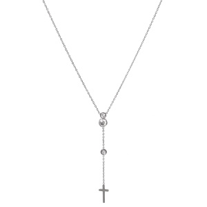 Collier en forme de Y composé d'une chaîne en acier argenté, de trois cristaux sertis clos et d'un pendentif en forme de croix en acier argenté. Fermoir mousqueton avec 5 cm de rallonge.