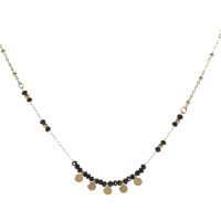 Collier composé d'une chaîne avec pampilles rondes en acier doré et de perles de couleur noire. Fermoir mousqueton avec 5 cm de rallonge.