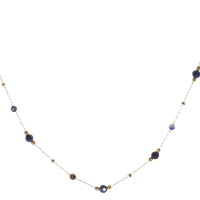 Collier composé d'une chaîne avec perles en acier doré et de perles de couleur bleue. Fermoir mousqueton avec 5 cm de rallonge.