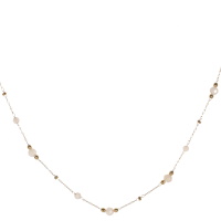 Collier composé d'une chaîne avec perles en acier doré et de perles de couleur blanche. Fermoir mousqueton avec 5 cm de rallonge.
