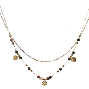 Collier double rangs composé d'une chaîne de 39 cm de long en acier doré, ainsi qu'une chaîne de 40 cm de long avec perles et trois pendentifs ronds en acier doré et de perles de couleur noire. Fermoir mousqueton avec 5 cm de rallonge.