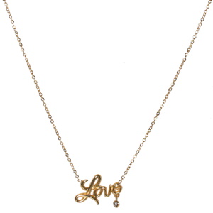 Collier composé d'une chaîne et du mot Love en acier doré avec un pendentif serti clos d'un oxyde de zirconium blanc. Fermoir mousqueton avec 5 cm de rallonge.