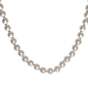 Collier composé d'une chaîne avec perles en acier doré et de perles d'imitation. Fermoir mousqueton avec 5 cm de rallonge.
