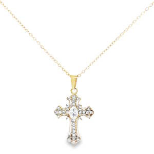 Ce collier à pendentif en forme de croix, façonné en acier doré, présente un design raffiné avec un cristal incolore de taille ovale brillant. La clarté exceptionnelle de la pierre, combinée à un poli et une symétrie de haute qualité, assure un éclat éblouissant. Un bijou délicat qui rehaussera votre allure avec élégance et distinction. Fermoir mousqueton avec 5 cm de rallonge.