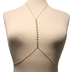 Collier de corps composé d'une chaîne en acier doré et des pampilles multicolores.<br/Fermoir mousqueton avec 6 cm de rallonge pour le collier et 15 cm de rallonge pour la taille.